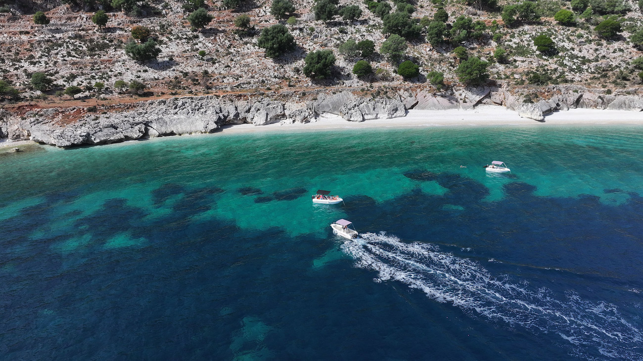 Explore Kefalonia by boat – Poros boat rental for an unforgettable sea adventure